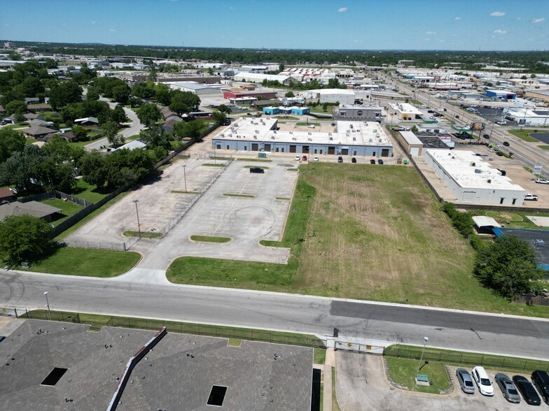 9522 E 47th Pl, Tulsa, OK for sale - Building Photo - Image 2 of 10