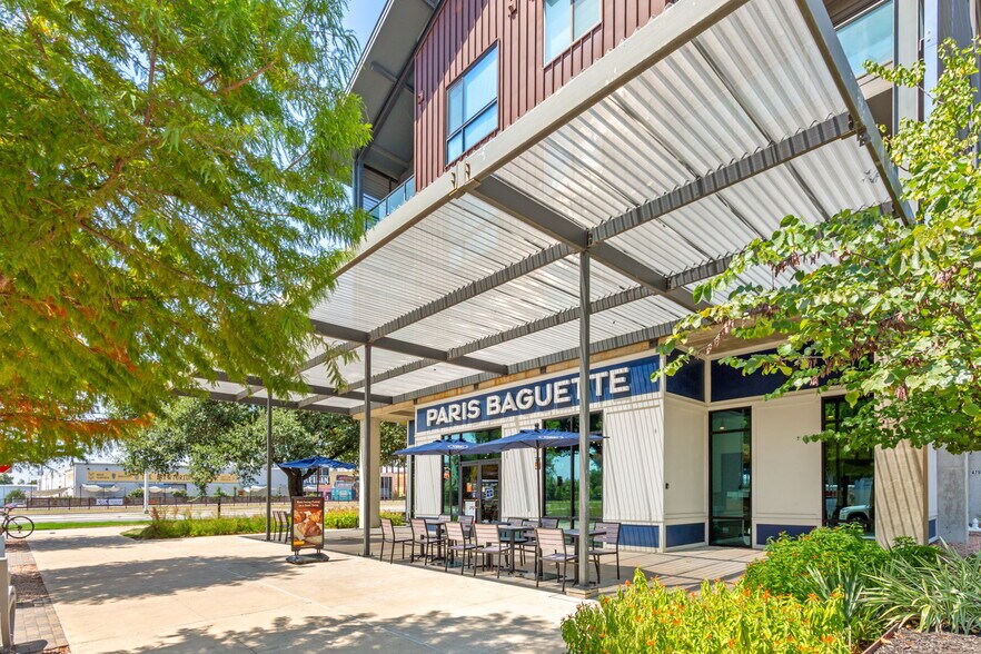 110 Jacob Fontaine Ln, Austin, TX à louer - Photo du bâtiment - Image 3 de 19