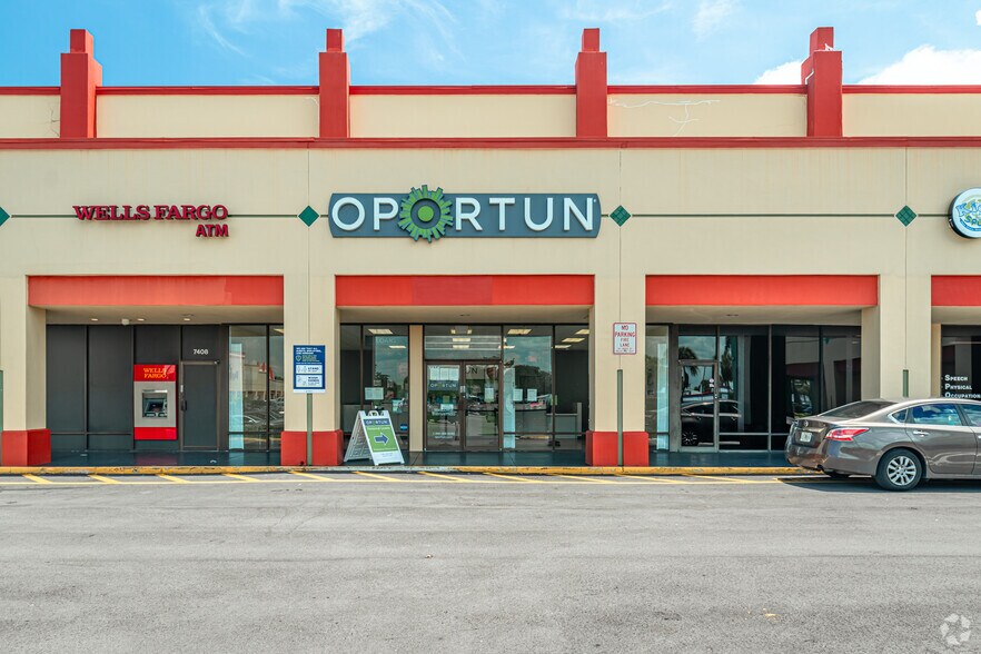 7388-7562 W Commercial Blvd, Lauderhill, FL à louer - Photo du bâtiment - Image 3 de 17