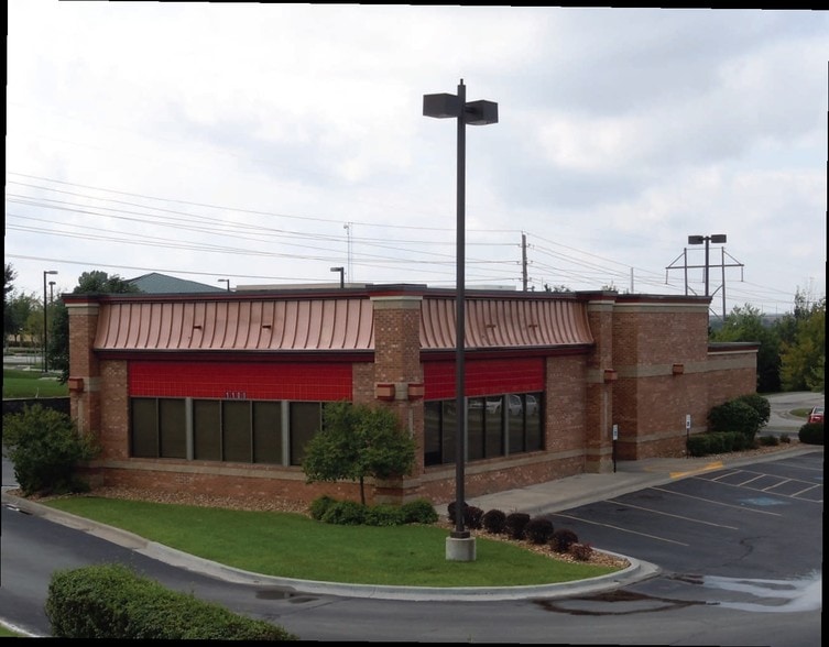 1100 NE Douglas St, Lee's Summit, MO for lease - Primary Photo - Image 2 of 7