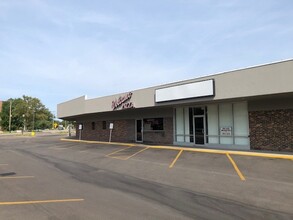 111-190 Easy Shopping Pl, Elkhart, IN for lease Building Photo- Image 1 of 2