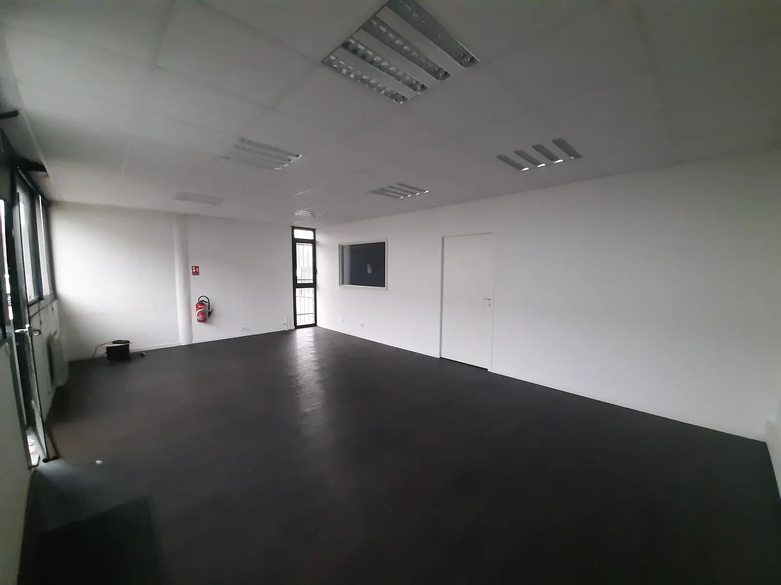 Office in Talence for lease Interior Photo- Image 1 of 7
