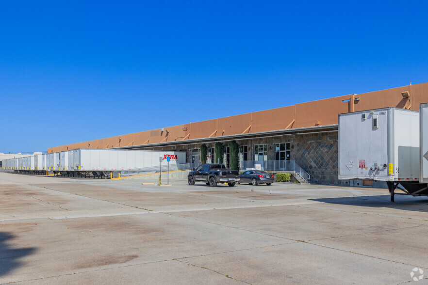 1515 E Winston Rd, Anaheim, CA for lease - Building Photo - Image 1 of 8