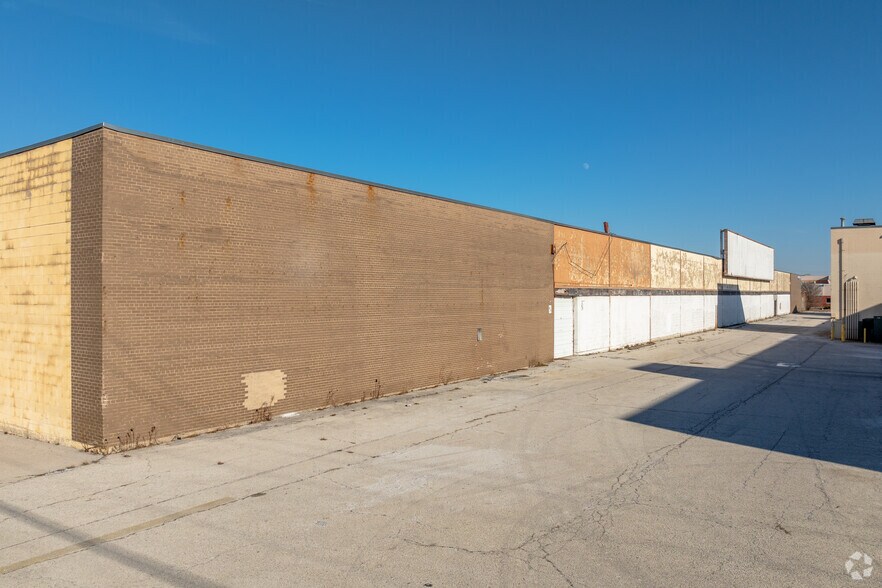 1300 Hilltop Ave, Chicago Heights, IL à louer - Photo du bâtiment - Image 2 de 5