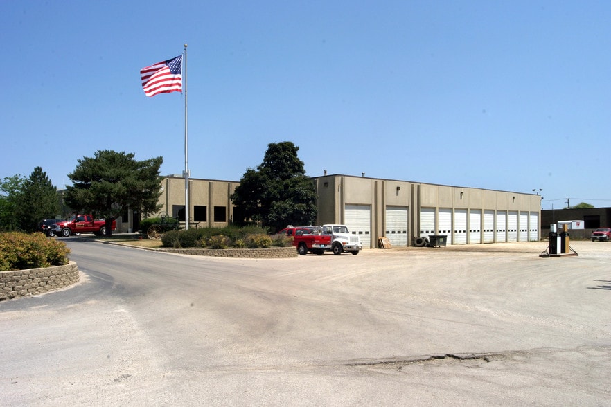 28913 N Herky Dr, Lake Bluff, IL for lease - Primary Photo - Image 1 of 9