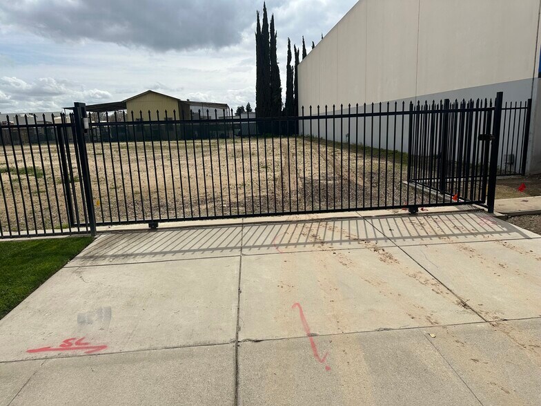 1305 Venture Ln, Turlock, CA à louer - Photo du bâtiment - Image 3 de 4