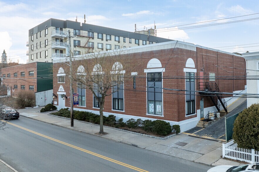 271 Main St, Eastchester, NY à louer - Photo du bâtiment - Image 3 de 9