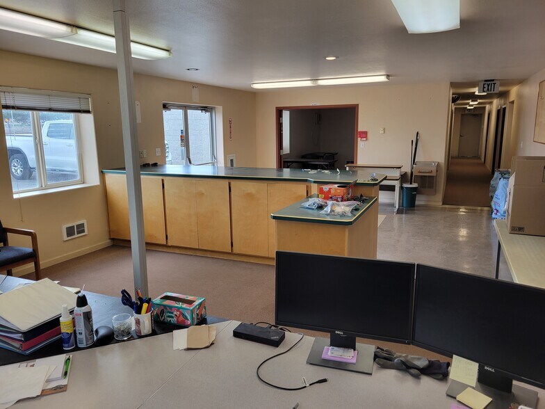 500 NW Cherry Ln, Madras, OR à vendre - Photo du bâtiment - Image 2 de 33