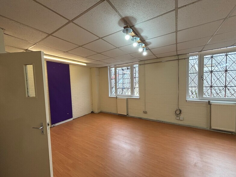 101 Brook St, Glasgow à vendre - Photo du bâtiment - Image 3 de 11