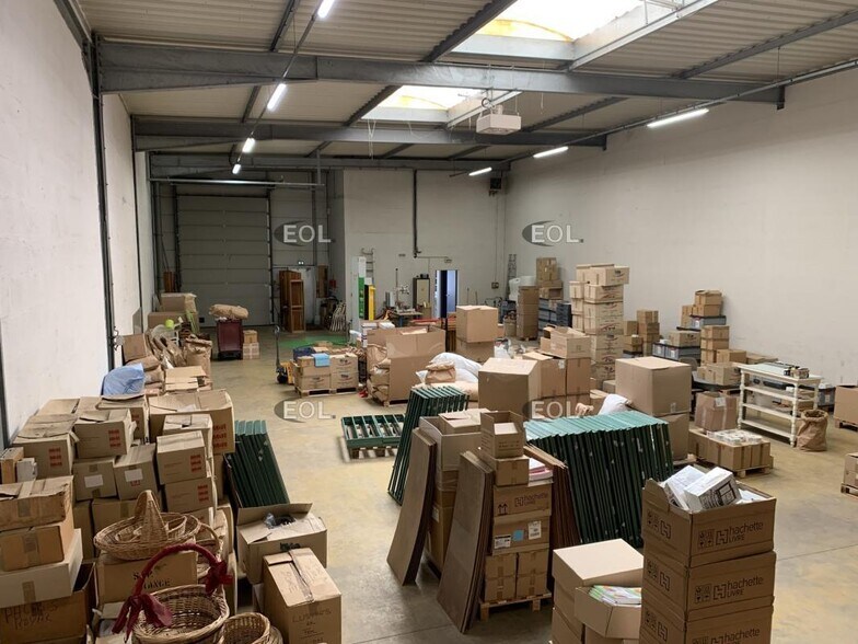 Flex in Cormeilles-en-Parisis for lease - Interior Photo - Image 3 of 9