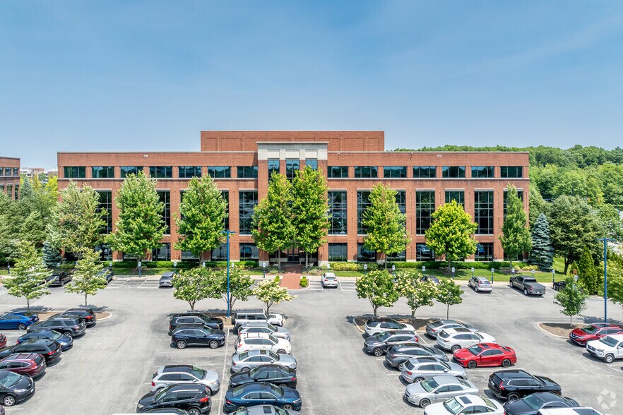 4449 Easton Way, Columbus, OH à louer - Photo du bâtiment - Image 3 de 22