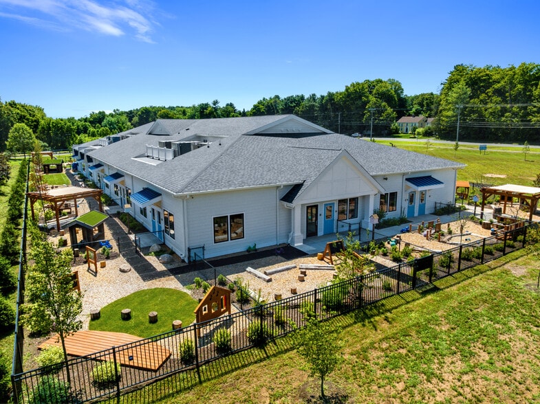 30 Hopmeadow St, Weatogue, CT for sale - Building Photo - Image 3 of 6