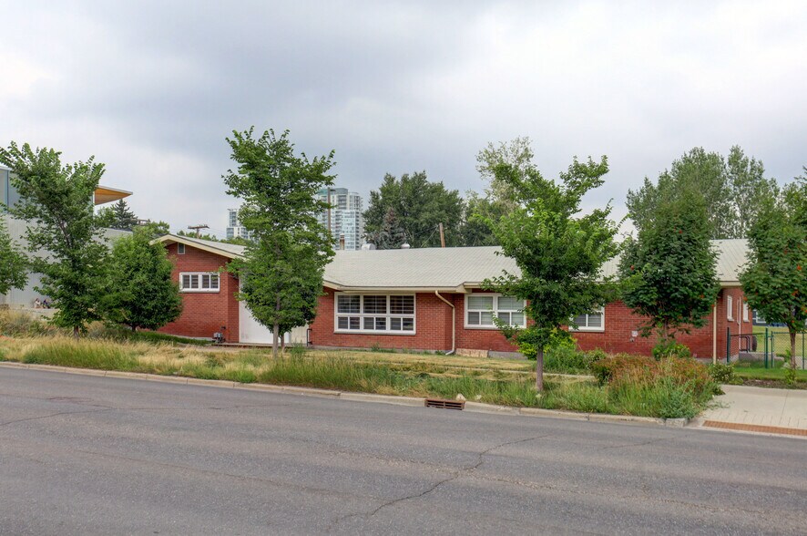 3060 17 SW Ave, Calgary, AB for lease - Primary Photo - Image 1 of 1