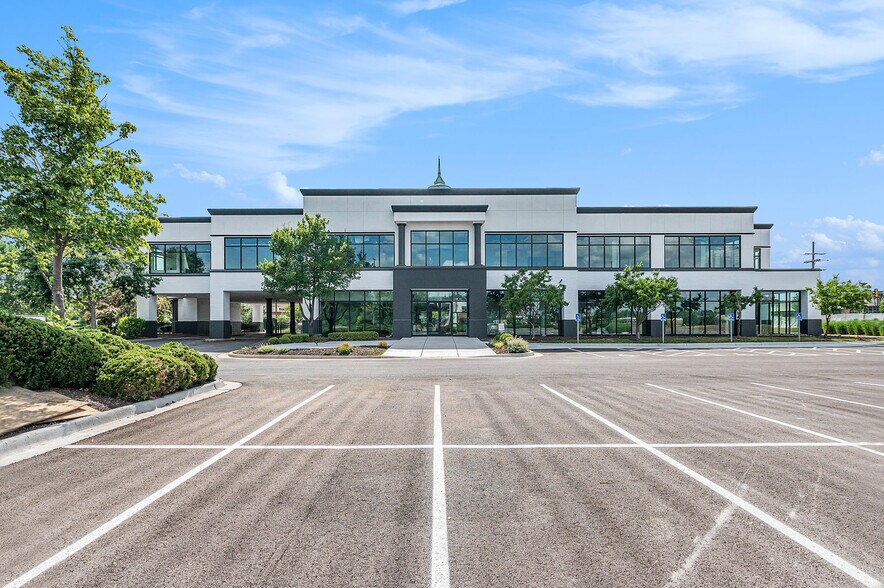 8101 W 135th St, Overland Park, KS for lease - Building Photo - Image 2 of 11