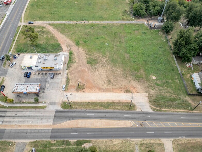 5730 NW 10th St, Oklahoma City, OK à vendre - Photo du bâtiment - Image 2 de 7