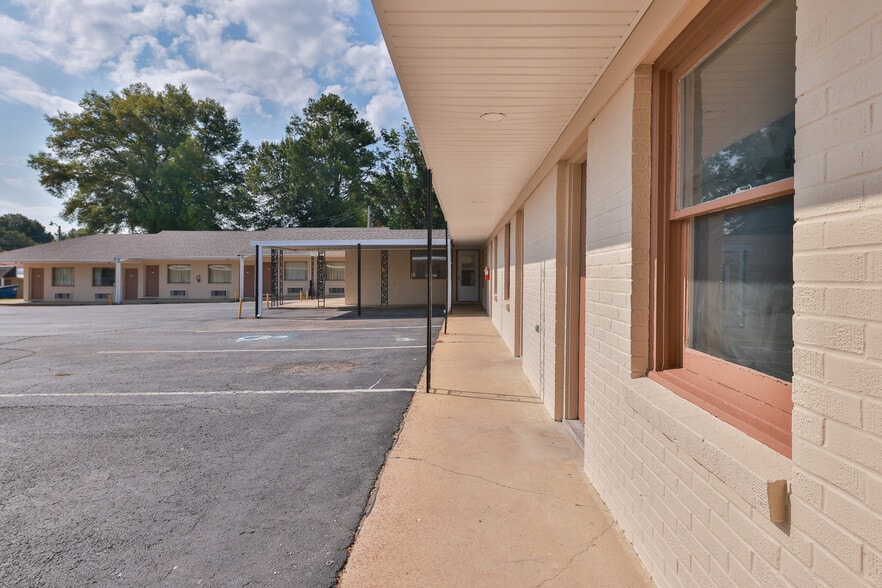 551 Elm St, Martin, TN for sale - Building Photo - Image 2 of 51