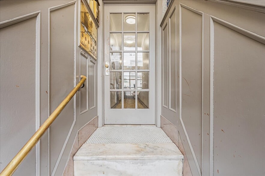 3625 30th St, Long Island City, NY for sale - Interior Photo - Image 2 of 18