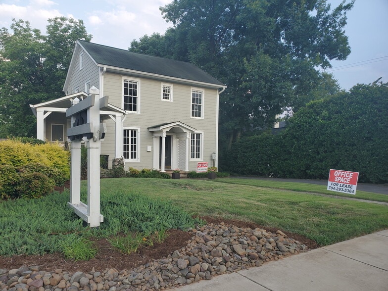 1821 Cumberland Ave, Charlotte, NC for lease - Building Photo - Image 2 of 14