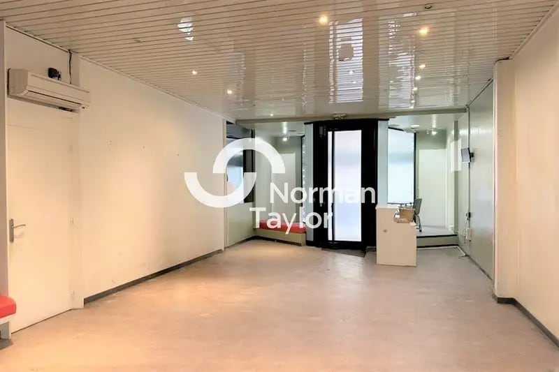 Office in Marseille for lease Interior Photo- Image 1 of 9