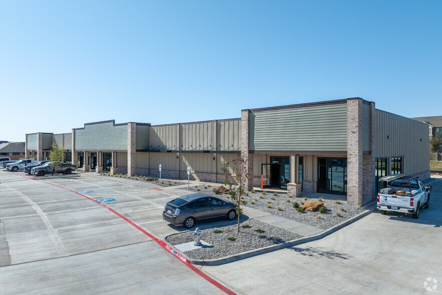 1660 Candler Dr, Burleson, TX for lease - Building Photo - Image 2 of 4