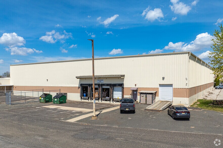 46 N West Ave, Vineland, NJ à louer - Photo du bâtiment - Image 2 de 6
