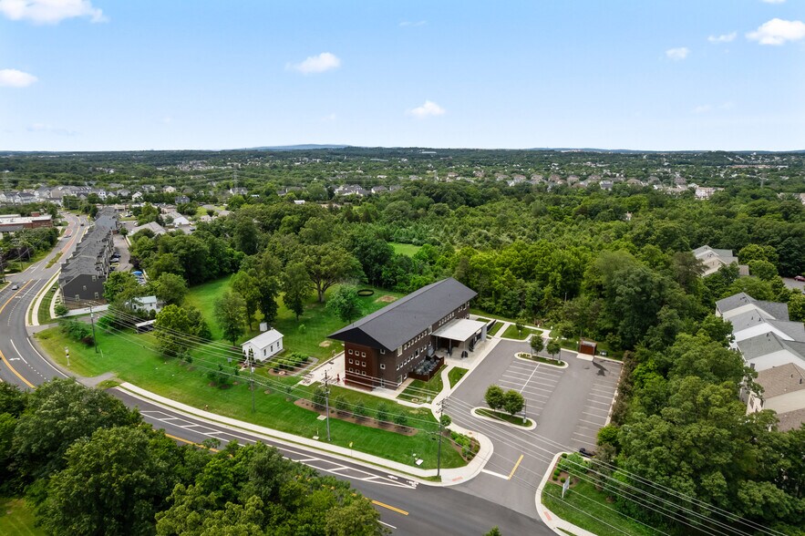 20577 Ashburn Rd, Ashburn, VA à vendre - Photo du bâtiment - Image 3 de 38