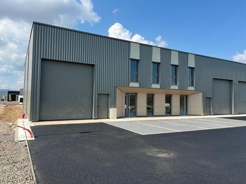 Flex in Varennes-lès-Mâcon for lease - Building Photo - Image 2 of 4