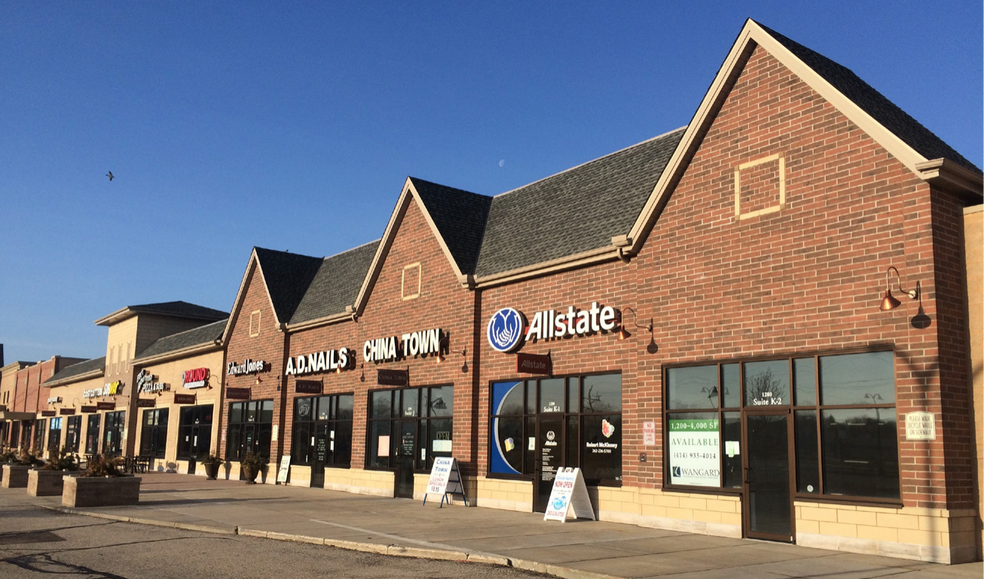 1280-1300 Brown St, Oconomowoc, WI à louer - Photo du bâtiment - Image 2 de 4