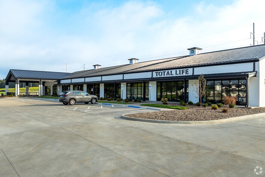 124 Ernest R. Kouma Blvd, Radcliff, KY à louer - Photo du bâtiment - Image 1 de 25