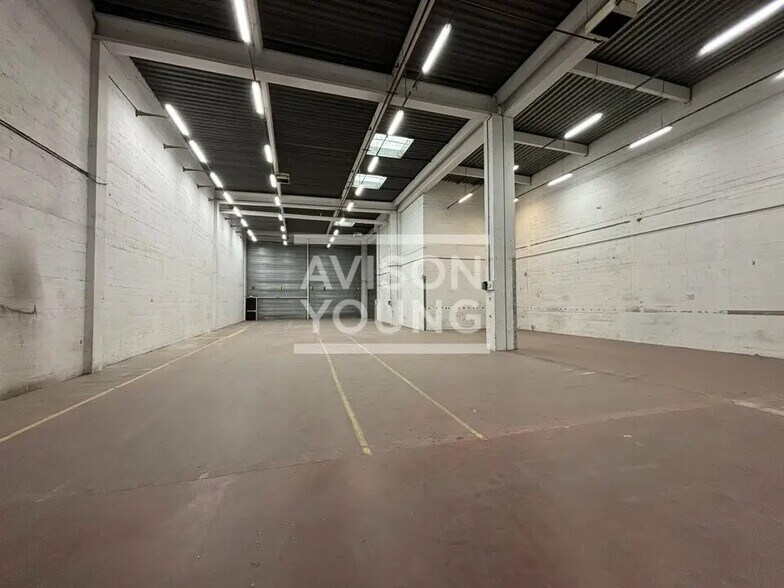 Flex in Gennevilliers for lease - Building Photo - Image 1 of 5