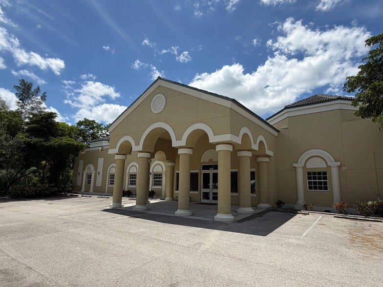 7981 Gladiolus Dr, Fort Myers, FL for lease - Building Photo - Image 2 of 9