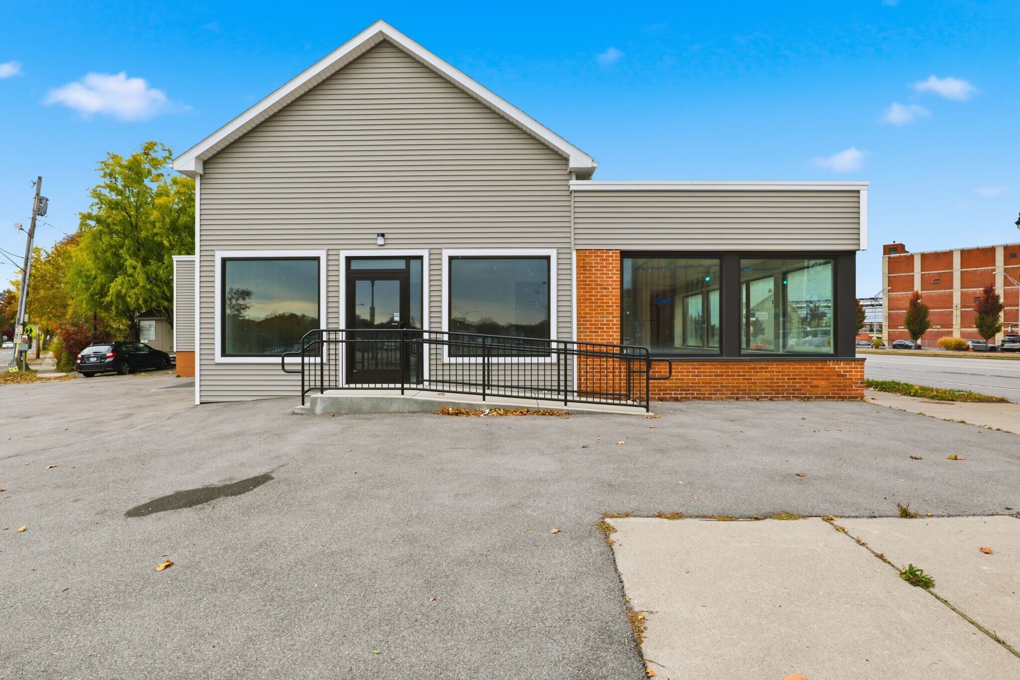 211 W Ridge Rd, Rochester, NY à vendre Photo du bâtiment- Image 1 de 37