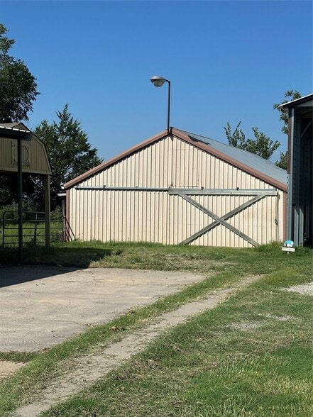 12869 FM 1385, Pilot Point, TX for lease - Building Photo - Image 2 of 17