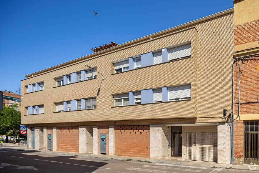 Immeuble residentiel dans Igualada, Barcelona à vendre - Photo du bâtiment - Image 2 de 2