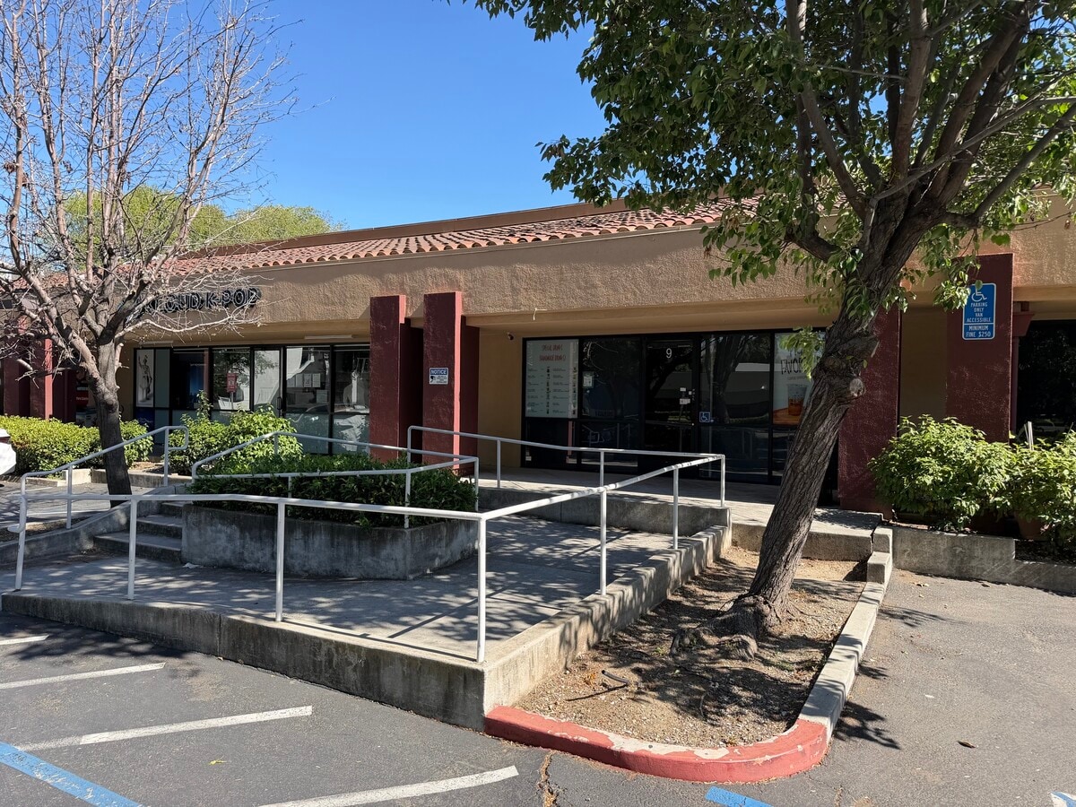 2092 Concourse Dr, San Jose, CA 95131 - Unité 9 - - Photo intérieure - Image 2 of 23