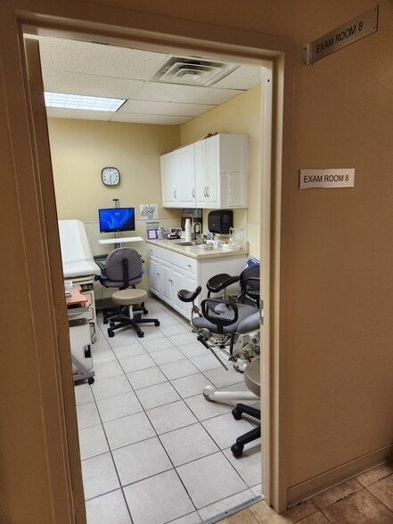 2632 E 14th St, Brooklyn, NY for sale - Interior Photo - Image 2 of 18