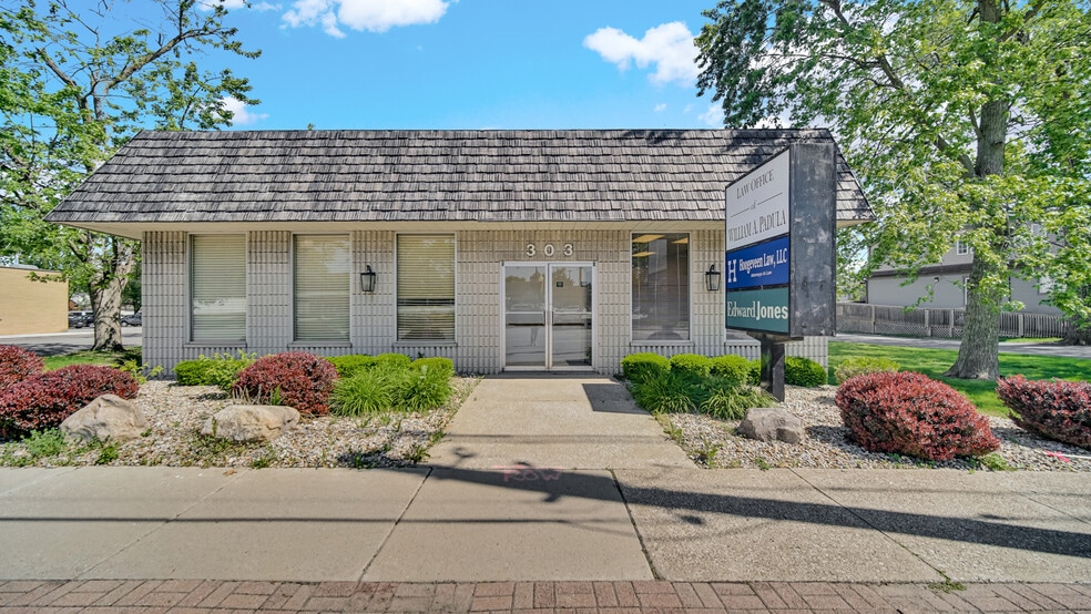 303 Ridge Rd, Munster, IN à vendre - Photo du bâtiment - Image 2 de 24