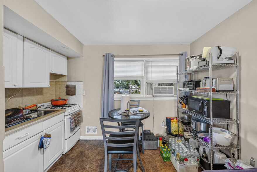 308 Columbus Pl, New Brunswick, NJ for sale - Building Photo - Image 3 of 47