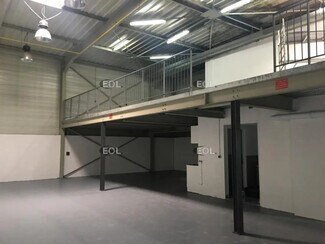 Plus de détails pour Local d'activités à louer