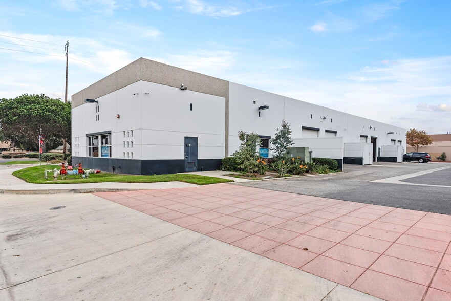 2101 S Rose Ave, Oxnard, CA for sale - Building Photo - Image 2 of 7