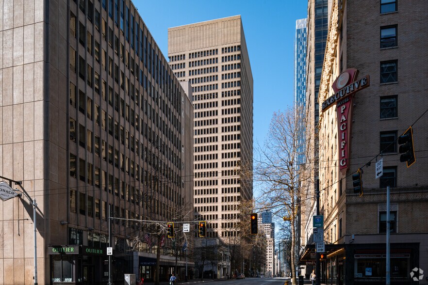1215 4th Ave, Seattle, WA à louer - Photo du bâtiment - Image 3 de 4