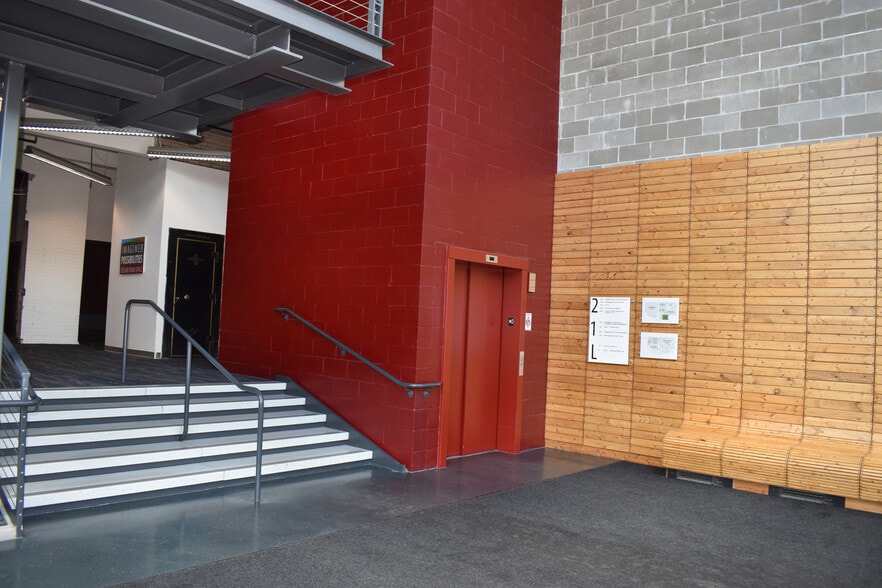 1000-1010 University Ave W, Saint Paul, MN à louer - Hall d’entrée - Image 3 de 11