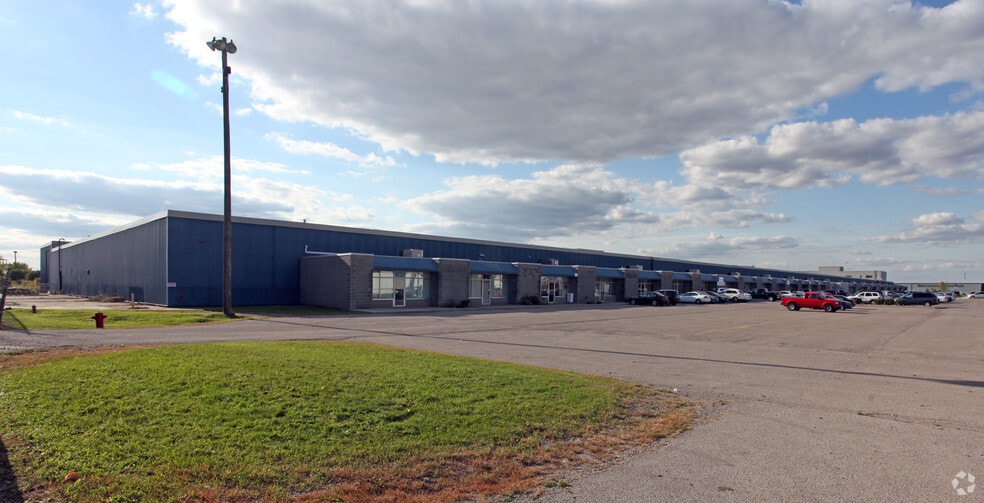 202 S Blair St, Whitby, ON for lease - Building Photo - Image 3 of 8