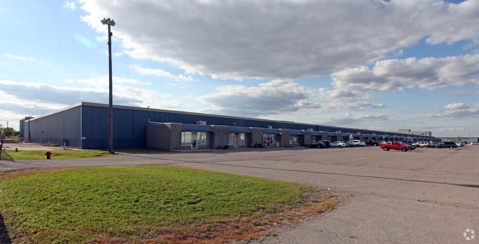 202 S Blair St, Whitby, ON à louer - Photo du bâtiment - Image 3 de 8