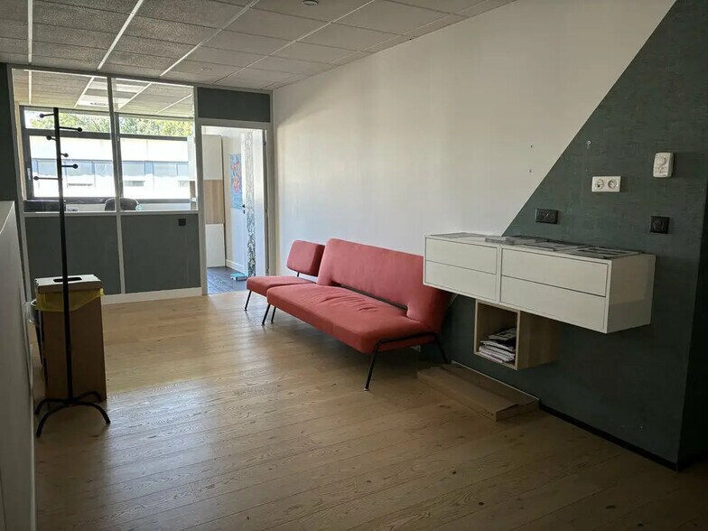 Office in Limonest for sale - Interior Photo - Image 3 of 7