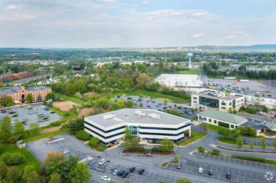 4905 W Tilghman St, Allentown, PA à louer - Aérien - Image 2 de 31