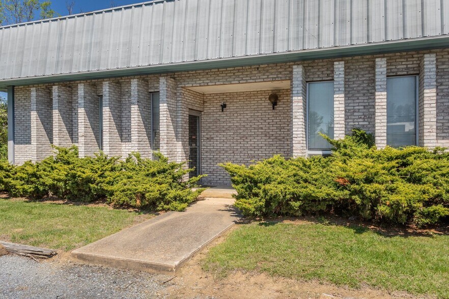 52 Mid Valley Ln, Verona, VA à vendre - Photo du bâtiment - Image 2 de 53