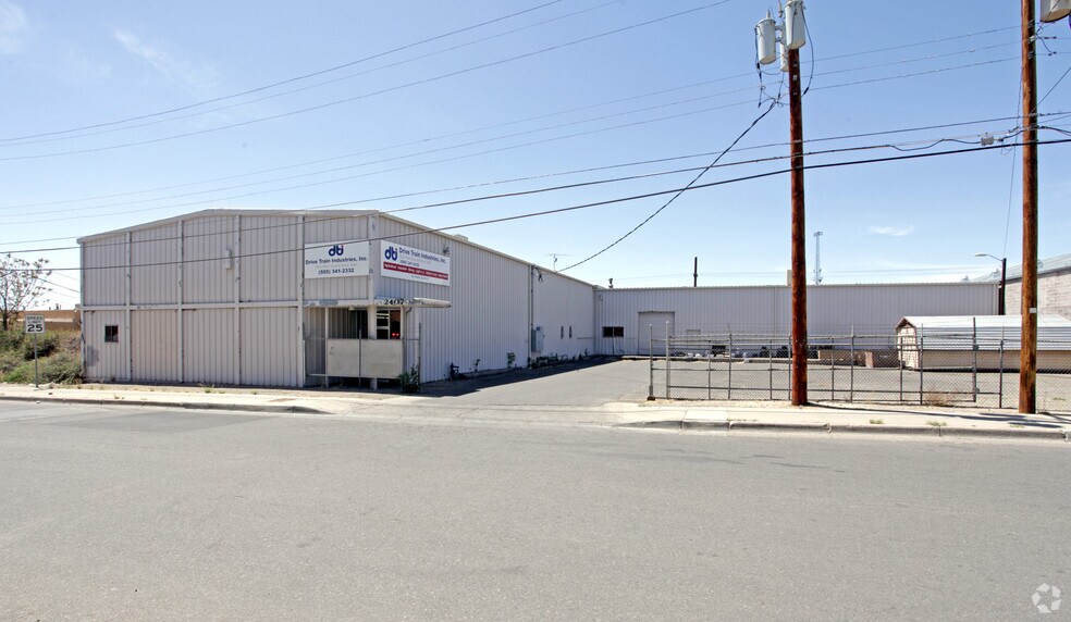 2407 Commercial St NE, Albuquerque, NM for lease - Primary Photo - Image 1 of 40