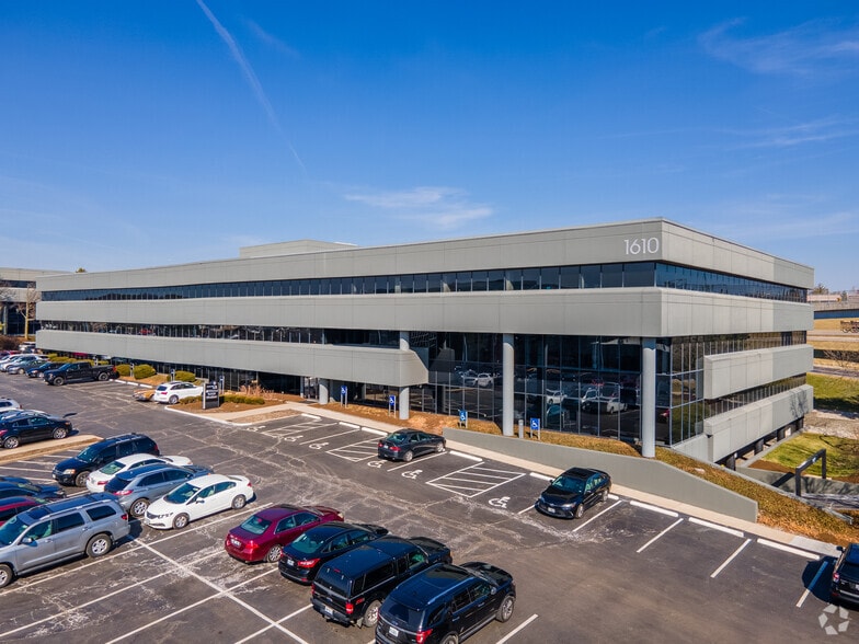 Corporate Hill Office Campus portfolio of 3 properties for sale on LoopNet.ca - Building Photo - Image 3 of 3