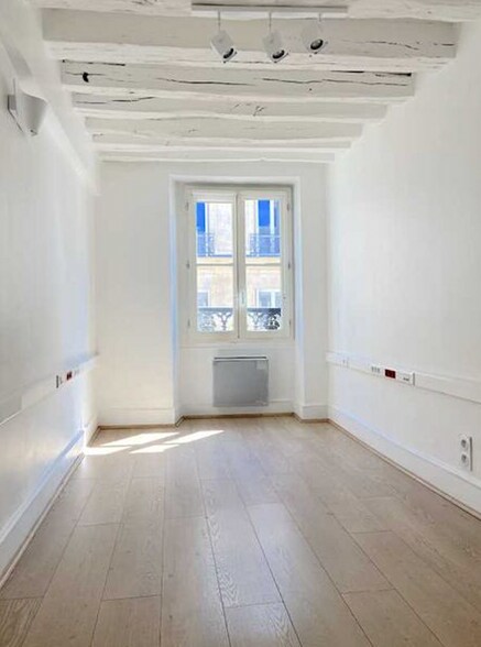 18 Rue De Penthièvre, Paris à louer - Photo du bâtiment - Image 3 de 6